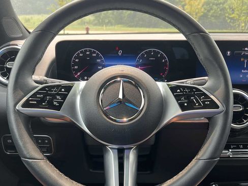 Used 2026 Mercedes-Benz GLB 250 4MATIC image 36