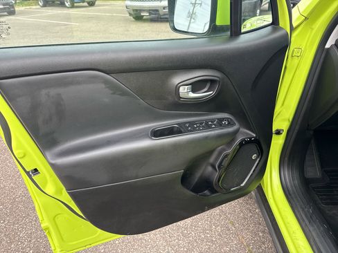 Used 2018 Jeep Renegade Altitude w/ UConnect 8.4 Nav Group image 10