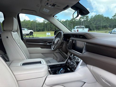 Used 2022 GMC Yukon Denali RWD image 13