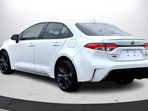 Used 2024 Toyota Corolla LE image 6