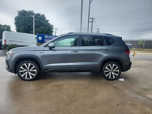 Used 2024 Volkswagen Taos SE FWD image 6