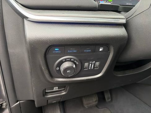 Certified 2023 Jeep Grand Cherokee Overland w/ Luxury Tech Group IV AWD/4WD image 27