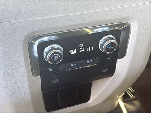 Used 2024 GMC Yukon Denali w/ LPO, Floor Liner Package AWD/4WD image 10