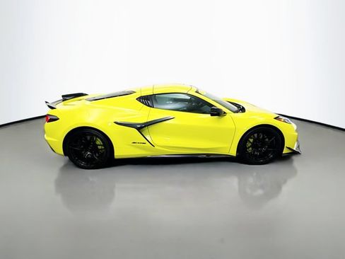 Used 2023 Chevrolet Corvette Z06 w/ Engine Appearance Package RWD image 9