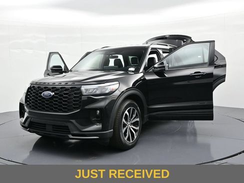 Certified 2025 Ford Explorer ST-Line AWD/4WD image 31
