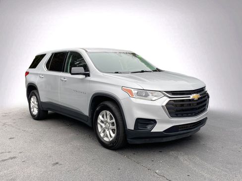 Used 2020 Chevrolet Traverse LS image 2