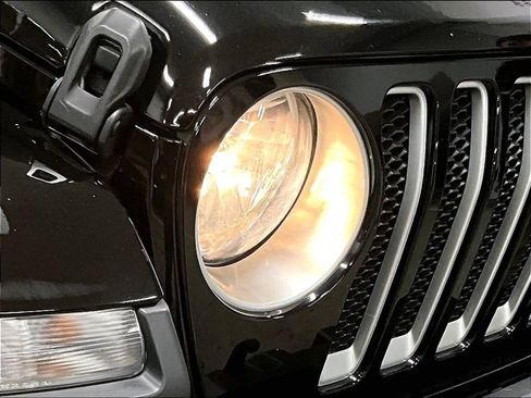 Used 2022 Jeep Wrangler Unlimited Sahara w/ Cold Weather Group image 32