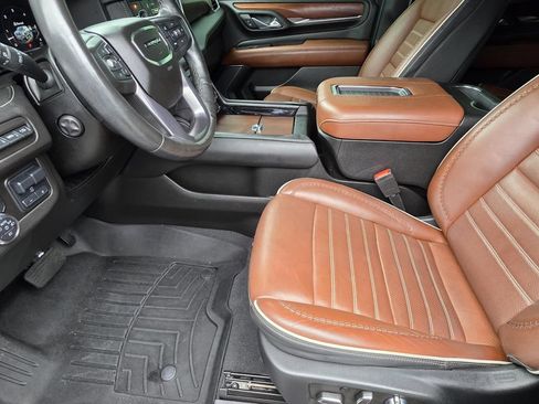 Used 2023 GMC Yukon Denali Ultimate AWD/4WD image 7