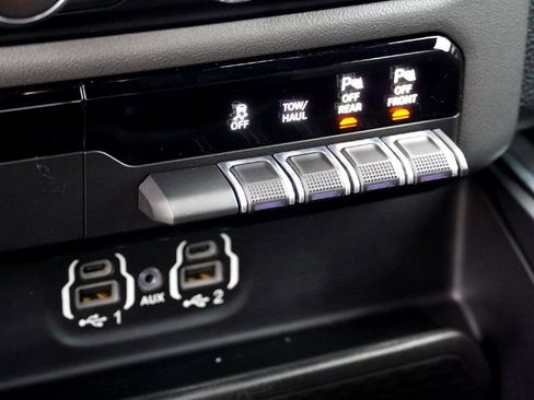 Used 2022 RAM 1500 Laramie w/ Sport Appearance Package image 18