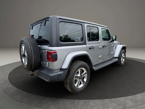 Used 2019 Jeep Wrangler Unlimited Sahara w/ Cold Weather Group AWD/4WD image 5