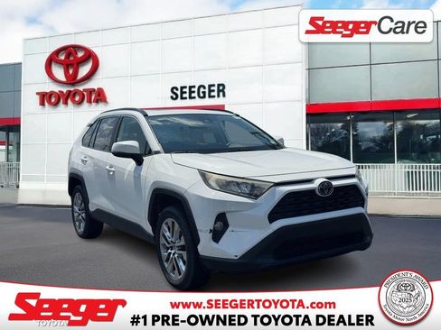 Used 2019 Toyota RAV4 XLE Premium FWD image 1