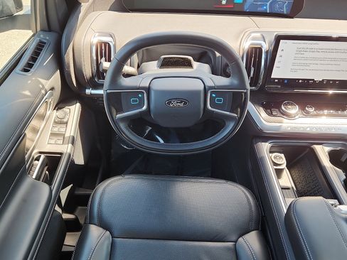 Used 2025 Ford Expedition Platinum w/ Stealth Appearance Package AWD/4WD image 11