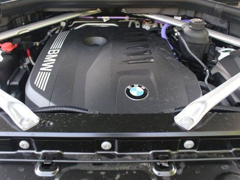 Used 2025 BMW X7 xDrive40i w/ M Sport Package image 3