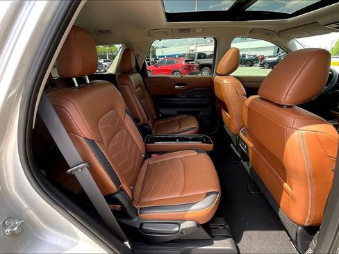 Used 2023 Nissan Pathfinder Platinum AWD/4WD image 24