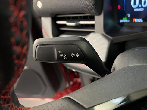 Used 2025 Ford Explorer ST-Line image 18