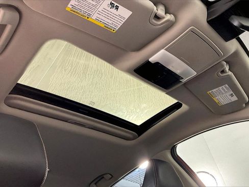 Used 2021 Nissan Altima 2.5 SR w/ SR Premium Package image 29