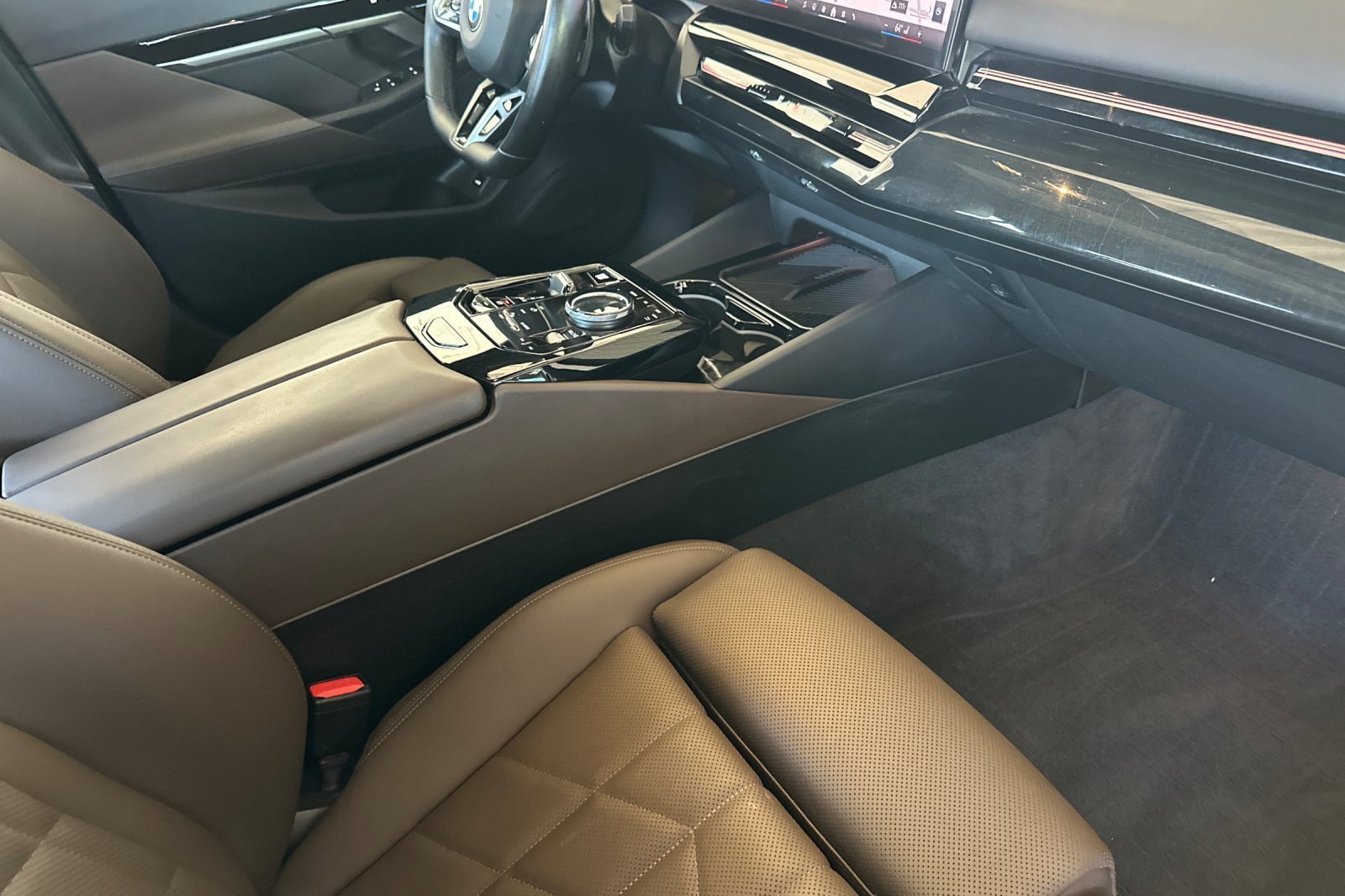 Used 2025 BMW 530i xDrive w/ M Sport Package AWD/4WD image 14