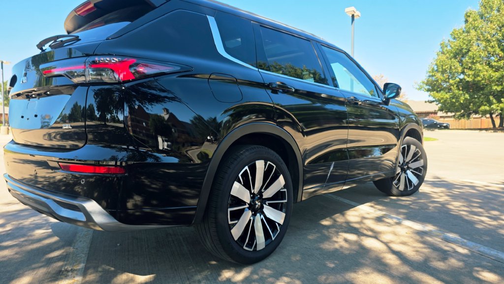 Used 2025 Mitsubishi Outlander AWD image 14