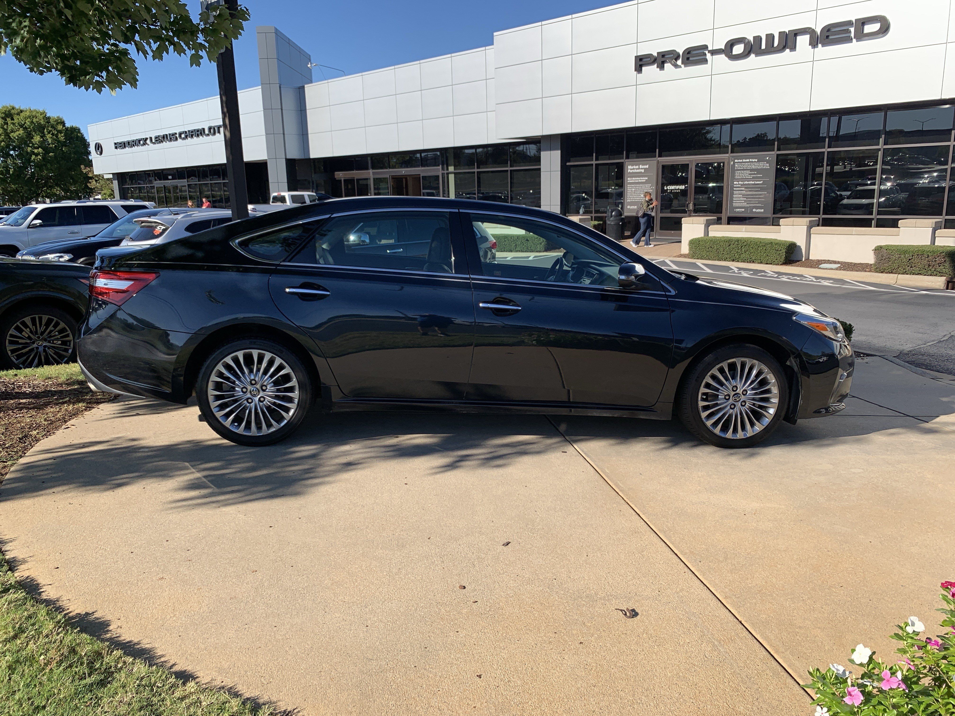 Used 2016 Toyota Avalon Limited w/ Toyota Safety Sense Package FWD image 28