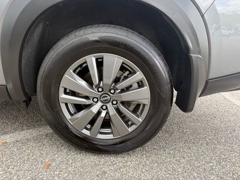 Used 2025 Nissan Pathfinder S image 11