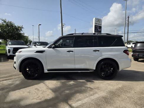 Used 2023 Nissan Armada Platinum w/ Captain's Chairs Package RWD image 3