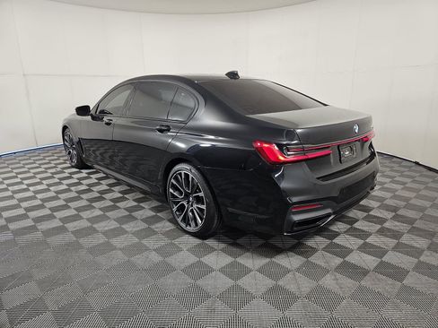 Used 2022 BMW 740i w/ M Sport Package RWD image 6