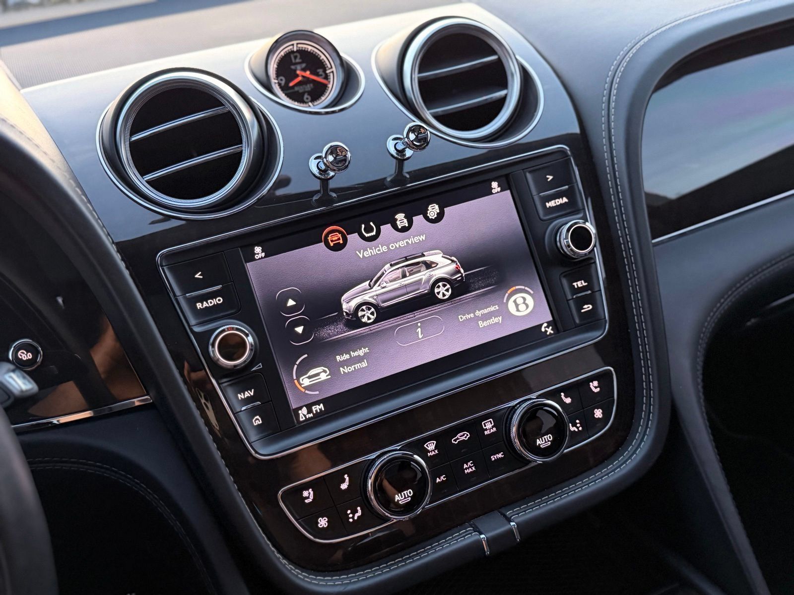 Used 2019 Bentley Bentayga AWD/4WD image 53