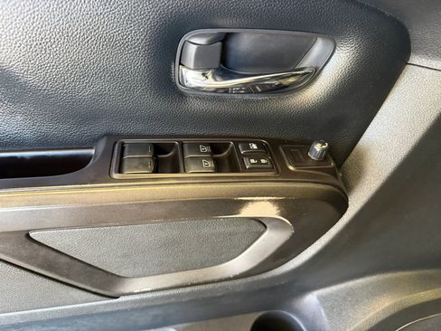 Used 2020 Nissan Titan PRO-4X w/ Pro-4x Convenience Package AWD/4WD image 11