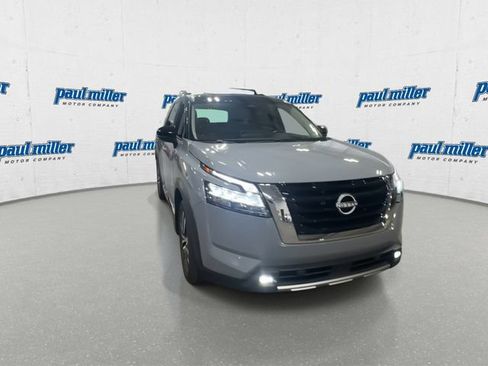Used 2022 Nissan Pathfinder Platinum w/ Cargo Package AWD/4WD image 3