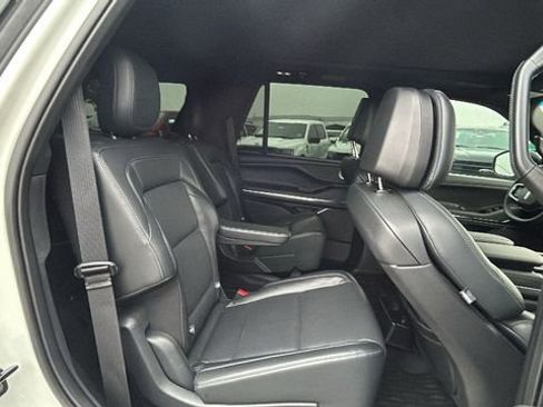 Used 2025 Lincoln Navigator Reserve w/ Jet Appearance Package image 13