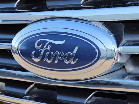 Certified 2019 Ford Expedition XLT w/ Equipment Group 201A image 11