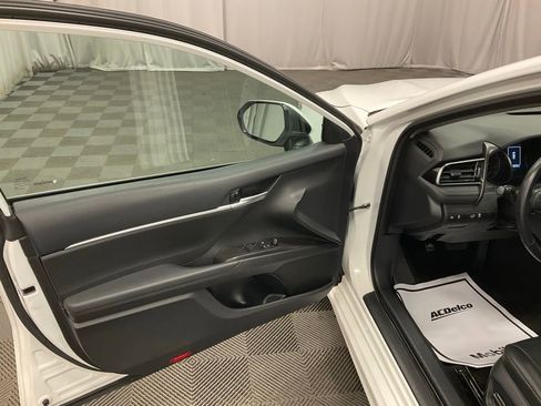 Used 2024 Toyota Camry SE image 14