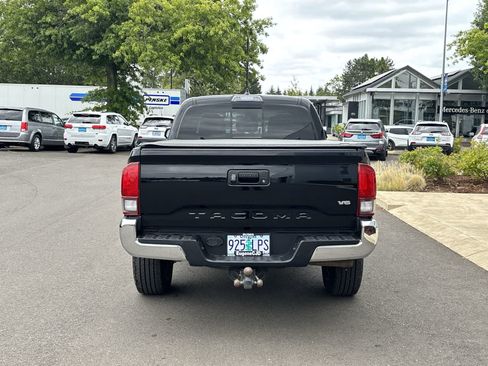 Used 2019 Toyota Tacoma TRD Off-Road AWD/4WD image 4