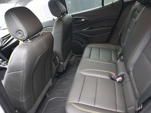 Used 2026 Chevrolet Trax ACTIV w/ Sunroof Package FWD image 9