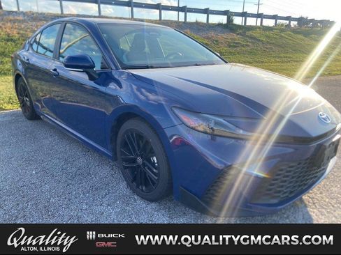 Used 2025 Toyota Camry SE FWD image 1