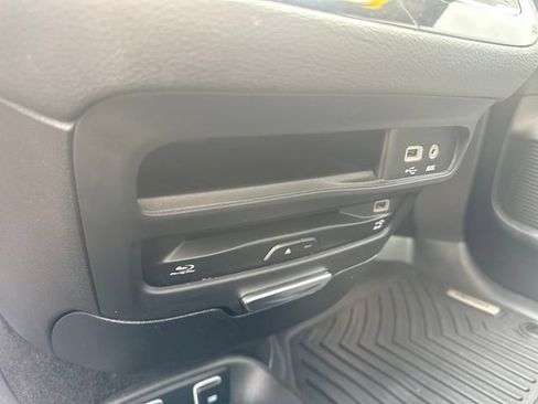 Used 2019 Chrysler Pacifica Limited w/ S Appearance Package FWD image 31