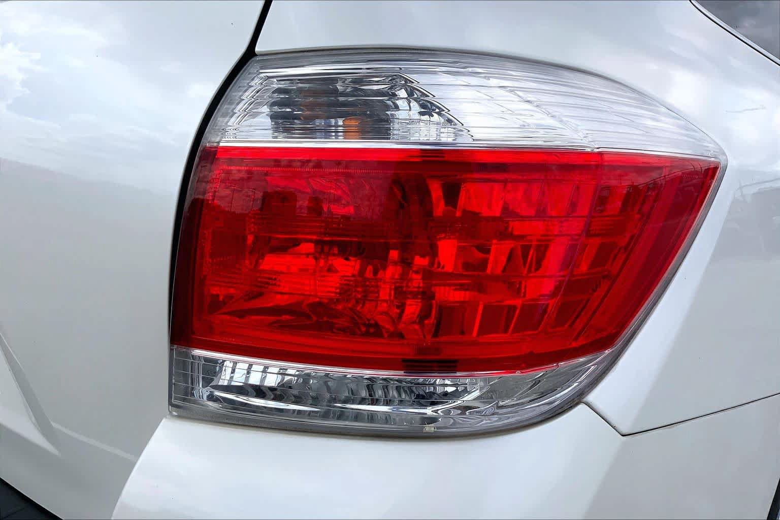 Used 2012 Toyota Highlander FWD image 10
