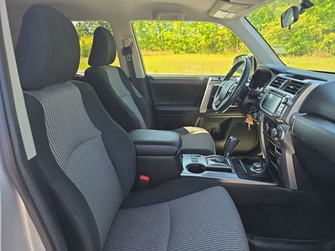 Used 2018 Toyota 4Runner SR5 AWD/4WD image 10