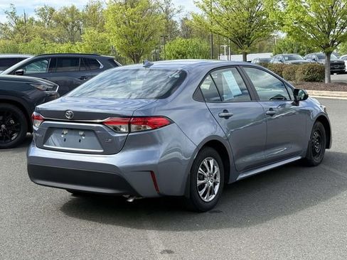 Used 2025 Toyota Corolla LE image 2