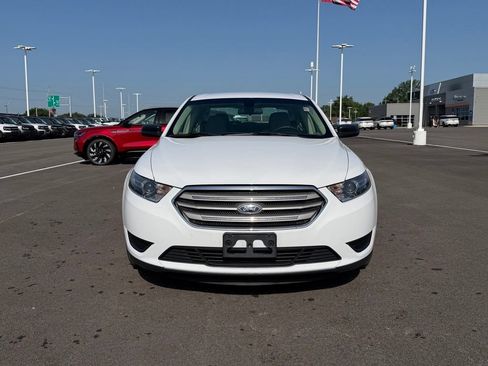 Used 2017 Ford Taurus SE FWD image 2