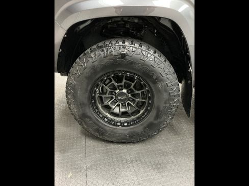 Used 2021 Toyota Tacoma SR AWD/4WD image 39