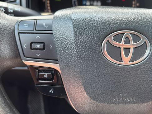 Used 2025 Toyota Camry LE FWD image 14