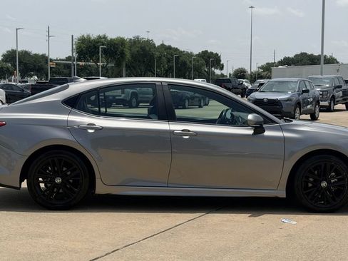 Used 2025 Toyota Camry SE w/ Convenience Package FWD image 6
