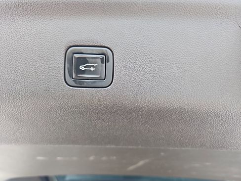 Used 2021 GMC Yukon SLT w/ SLT Luxury Plus Package image 15