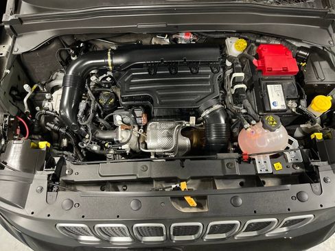 Used 2023 Jeep Renegade Latitude image 37