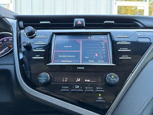 Used 2020 Toyota Camry SE image 17