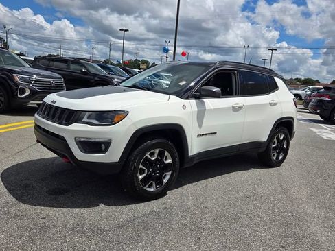 Used 2017 Jeep Compass Trailhawk w/ Leather Interior Group AWD/4WD image 3