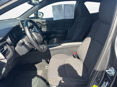 Used 2018 Toyota C-HR XLE FWD image 11
