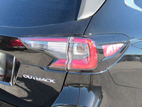 Used 2023 Subaru Outback Premium AWD/4WD image 12