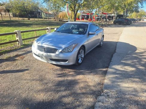 Used 2010 INFINITI G37 x Coupe w/ Premium Pkg image 2